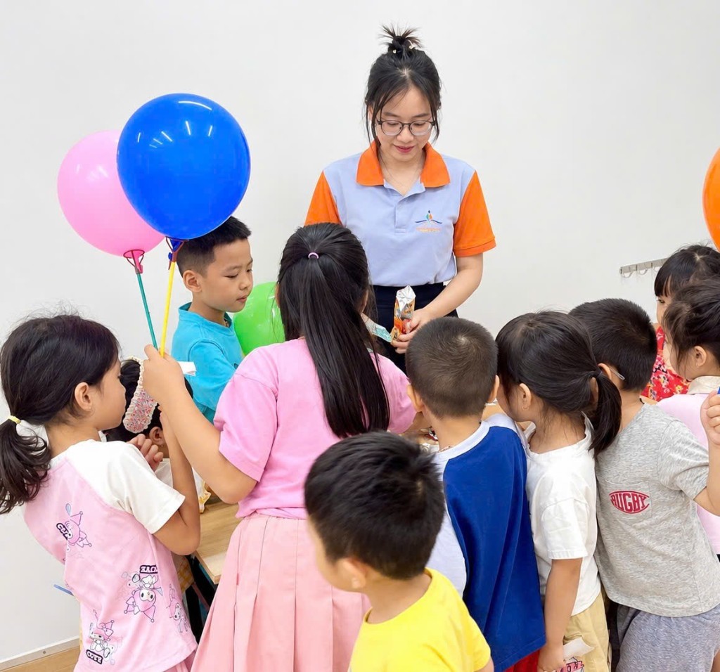 Cô giáo và học viên